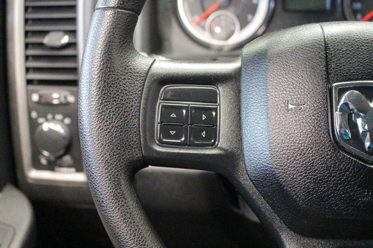 2017 RAM 1500 LOW KMS - TONNEAU COVER - CLOTH UPHOLSTERY - CLEAN CARFAX Photo