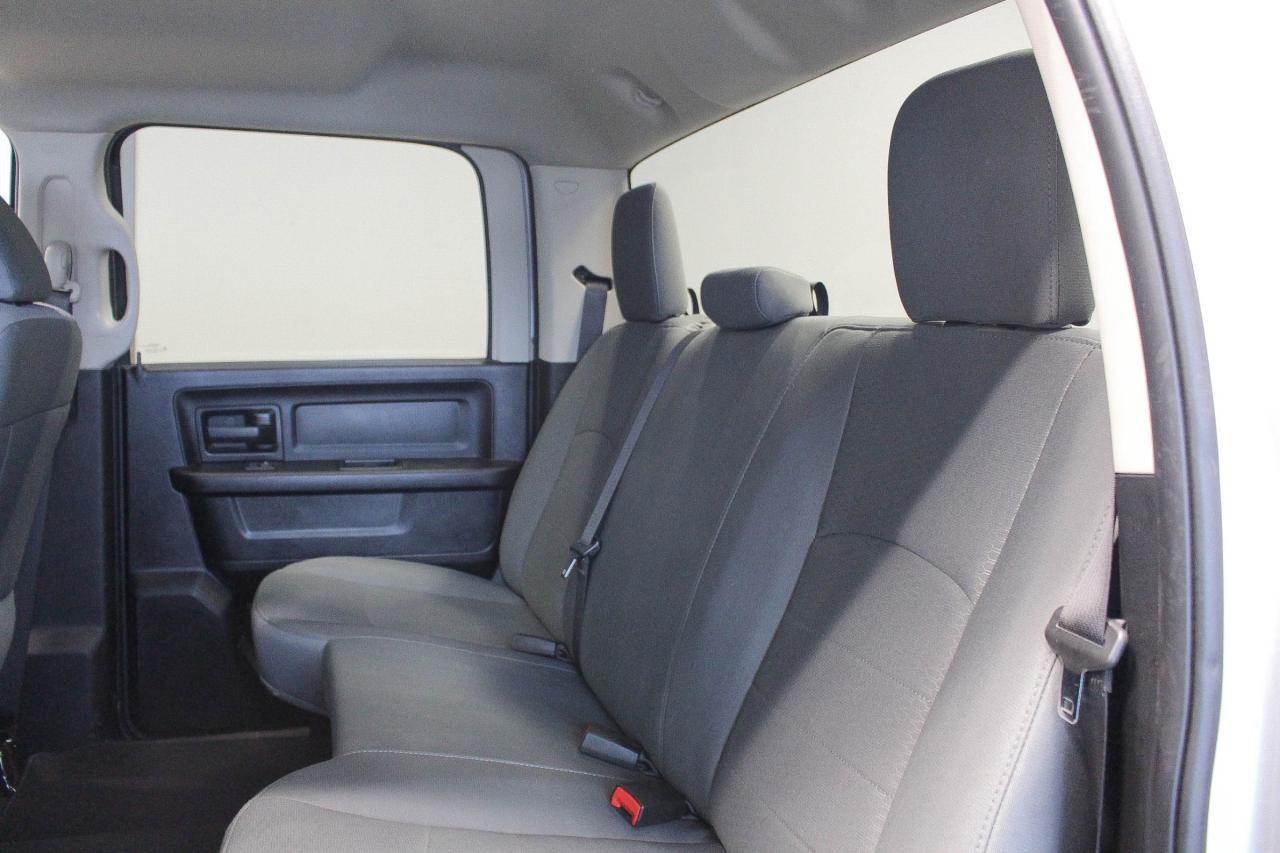 2017 RAM 1500 LOW KMS - TONNEAU COVER - CLOTH UPHOLSTERY - CLEAN CARFAX Photo