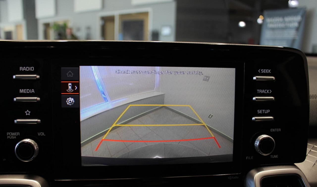 2022 Kia Sorento 2.5L LX+ HEATED FRONT SEATS - 7 PASSENGER SEATS - REARVIEW CAMERA Photo