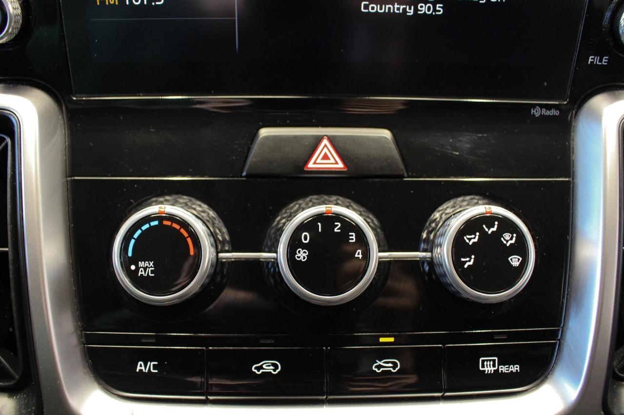 2022 Kia Sorento 2.5L LX+ HEATED FRONT SEATS - 7 PASSENGER SEATS - REARVIEW CAMERA Photo
