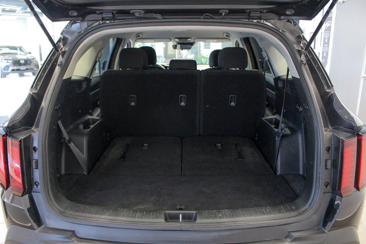 2022 Kia Sorento 2.5L LX+ HEATED FRONT SEATS - 7 PASSENGER SEATS - REARVIEW CAMERA Photo