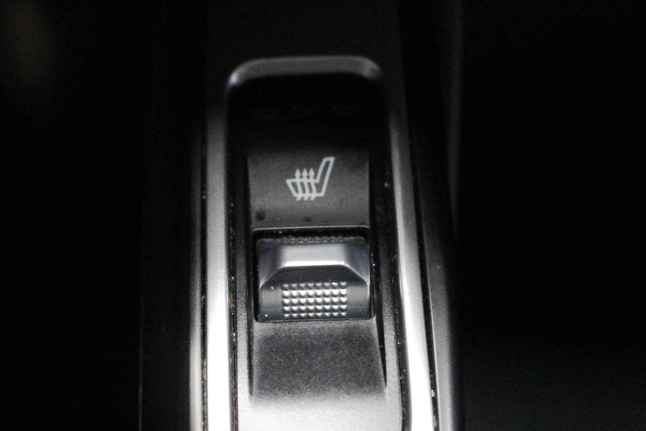 2022 Kia Sorento 2.5L LX+ HEATED FRONT SEATS - 7 PASSENGER SEATS - REARVIEW CAMERA Photo