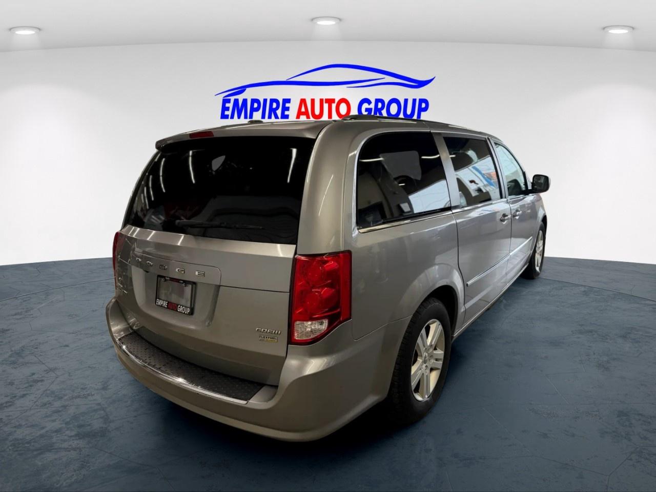 2017 Dodge Grand Caravan Crew Photo4