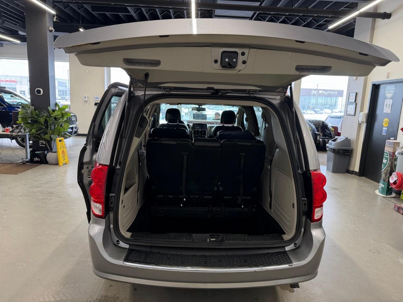 2017 Dodge Grand Caravan Crew Photo