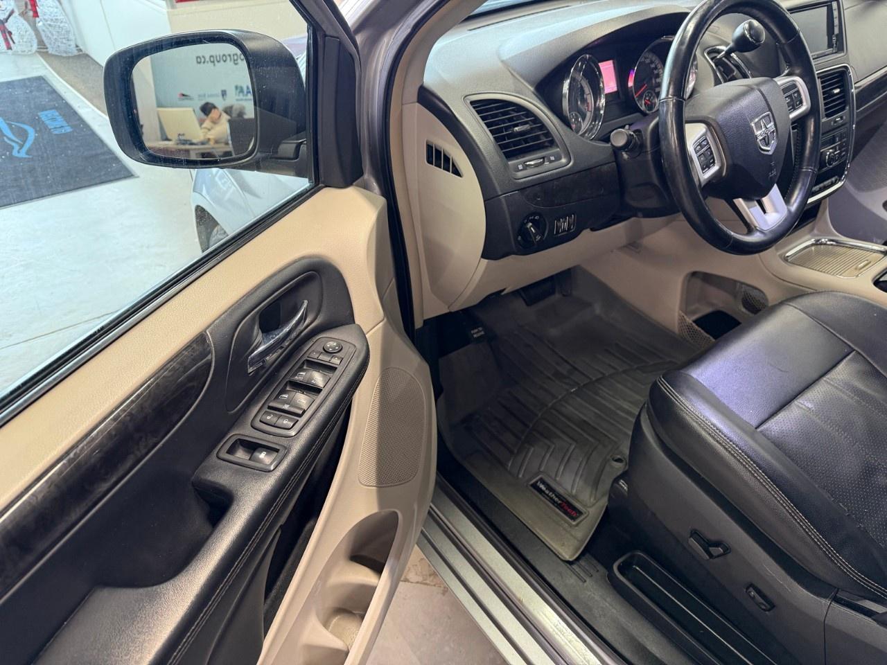 2017 Dodge Grand Caravan Crew Photo