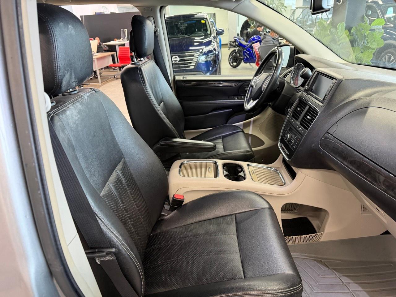 2017 Dodge Grand Caravan Crew Photo