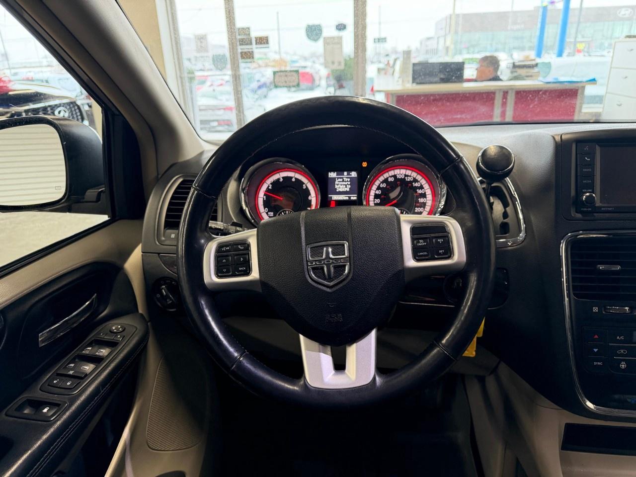 2017 Dodge Grand Caravan Crew Photo