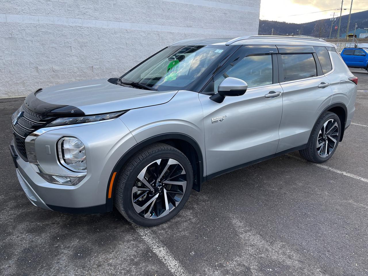 2023 Mitsubishi Outlander Phev SEL Photo0
