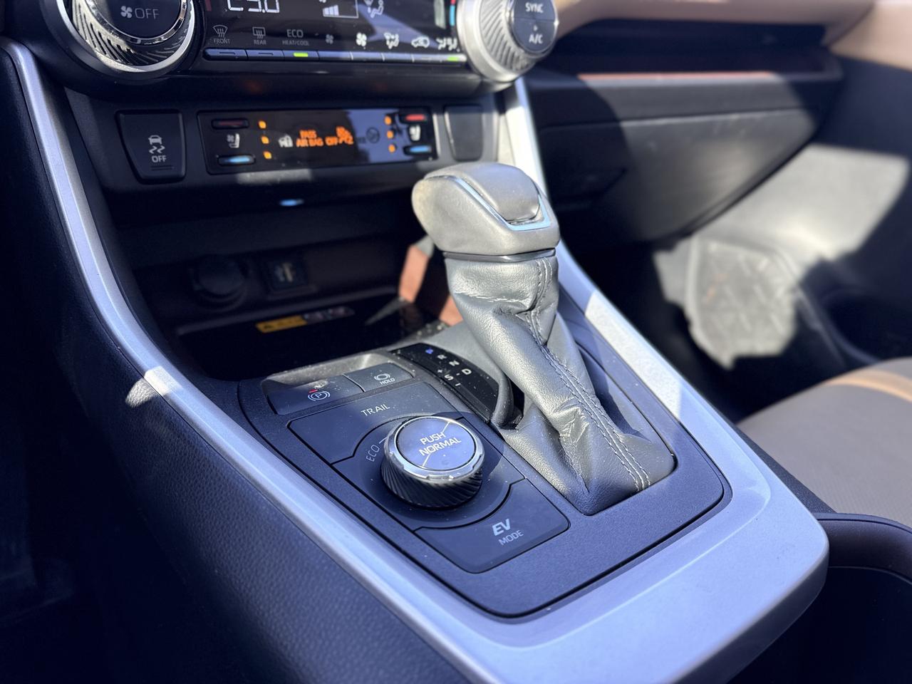 2023 Toyota RAV4 Hybrid Limited AWD | SUNROOF |  PREMIUM AUDIO | Photo