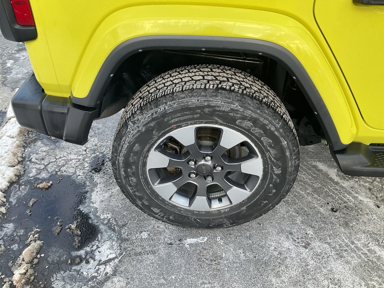 2023 Jeep Wrangler Unlimited SAHARA / COLD WEATHER GROUP / V6 / NAV Photo4