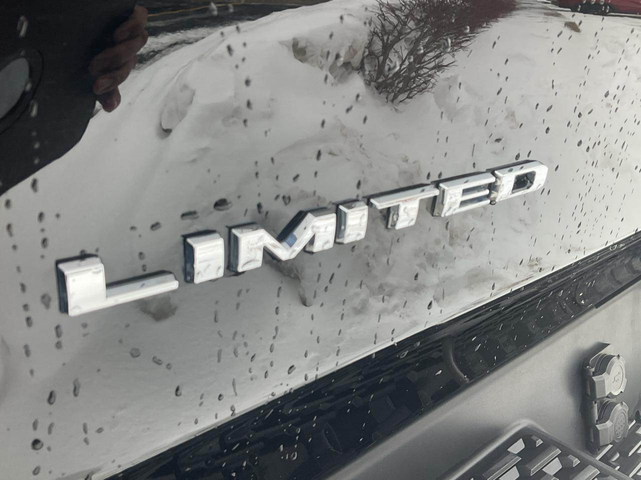 2025 RAM 1500 NAV / H.U.D. / TRAILER BRAKE / PANORAMIC SUNROOF Photo