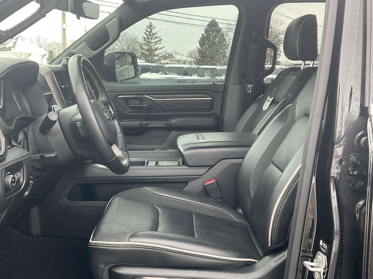 2025 RAM 1500 NAV / H.U.D. / TRAILER BRAKE / PANORAMIC SUNROOF Photo