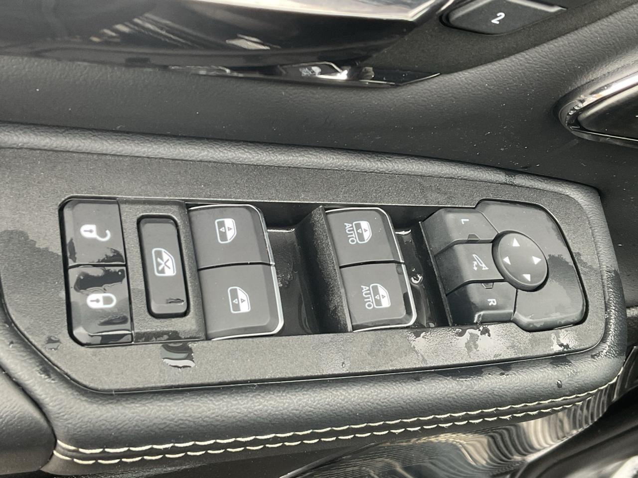 2025 RAM 1500 NAV / H.U.D. / TRAILER BRAKE / PANORAMIC SUNROOF Photo