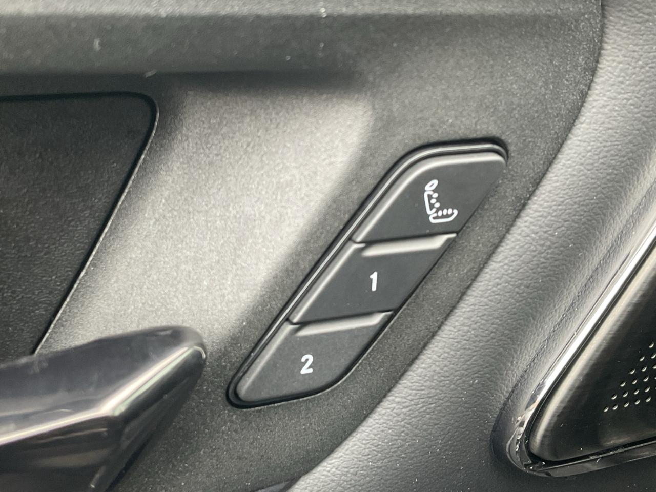 2025 RAM 1500 NAV / H.U.D. / TRAILER BRAKE / PANORAMIC SUNROOF Photo