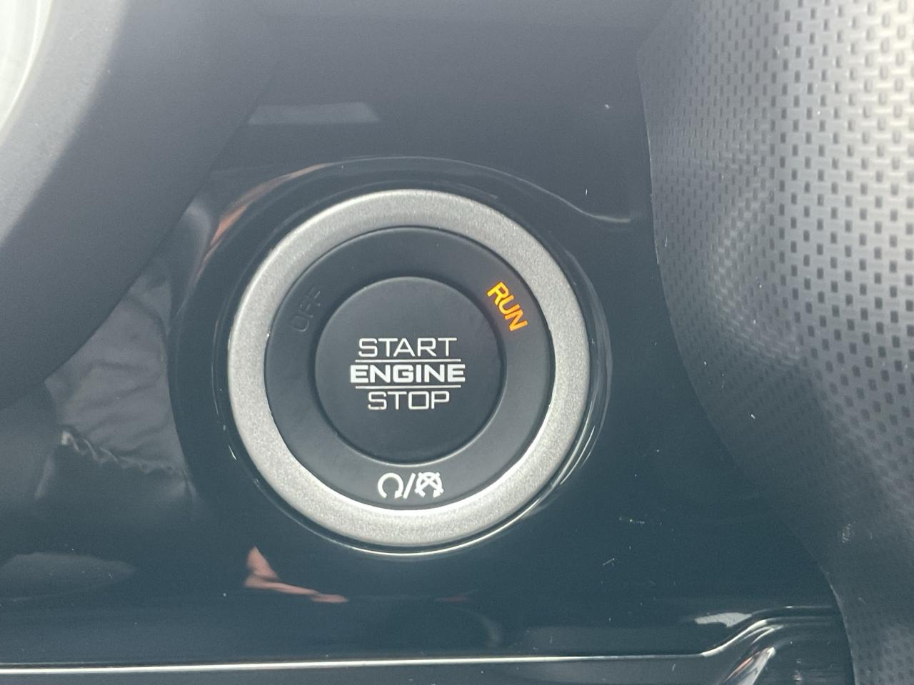 2025 RAM 1500 NAV / H.U.D. / TRAILER BRAKE / PANORAMIC SUNROOF Photo