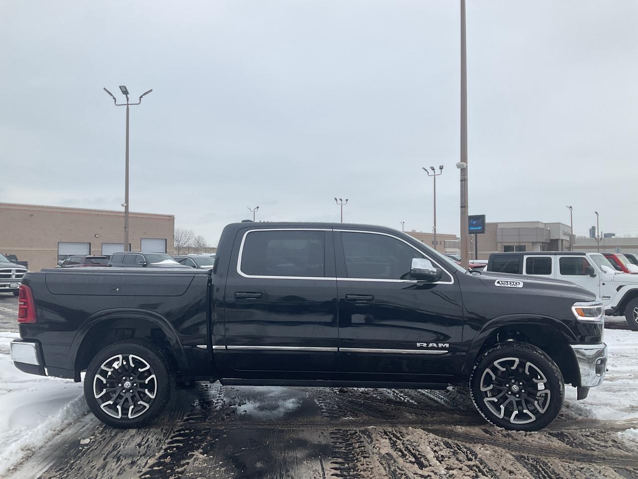 2025 RAM 1500 NAV / H.U.D. / TRAILER BRAKE / PANORAMIC SUNROOF Photo
