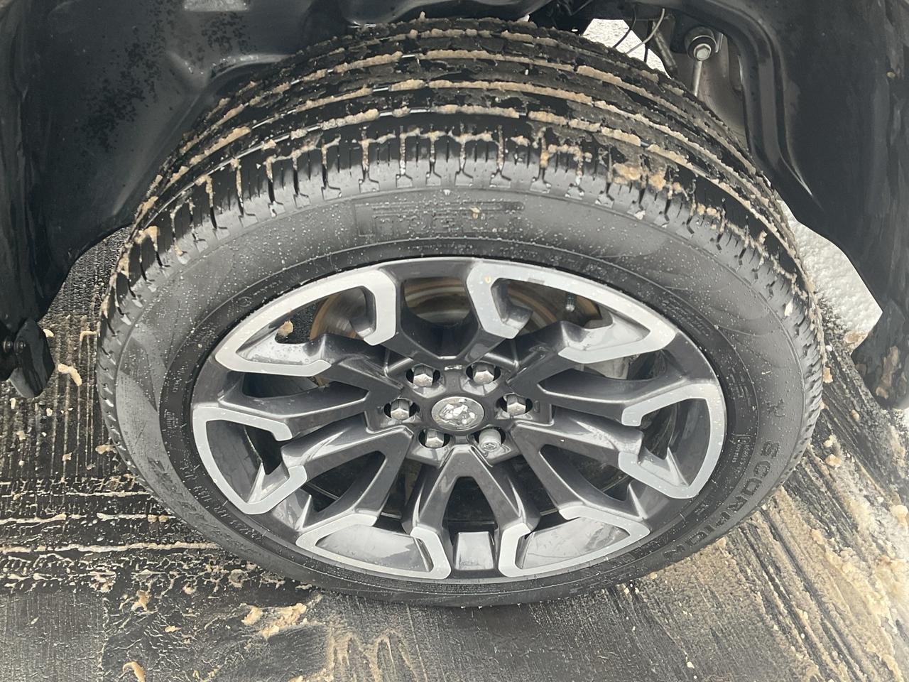 2025 RAM 1500 NAV / H.U.D. / TRAILER BRAKE / PANORAMIC SUNROOF Photo