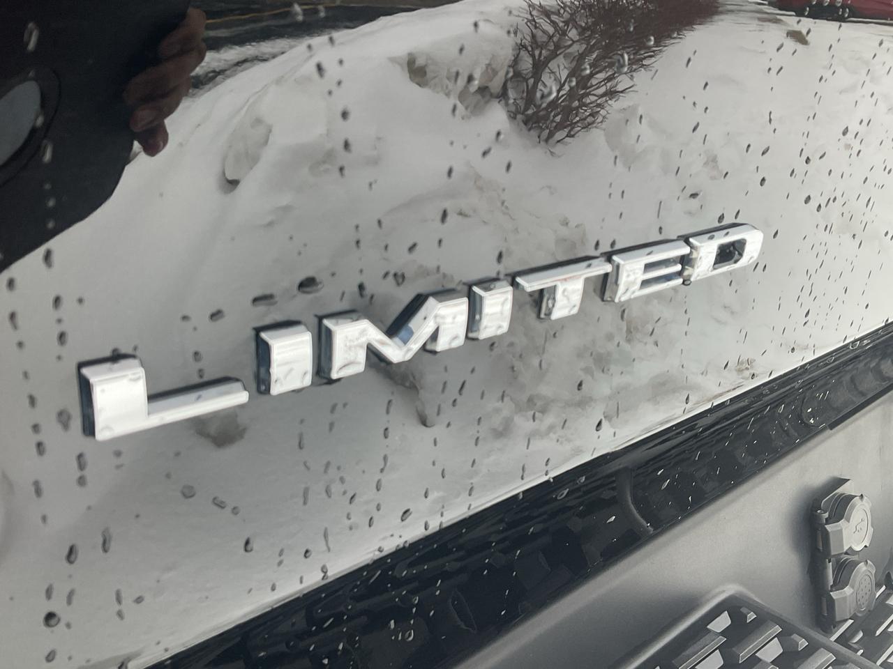 2025 RAM 1500 NAV / H.U.D. / TRAILER BRAKE / PANORAMIC SUNROOF Photo