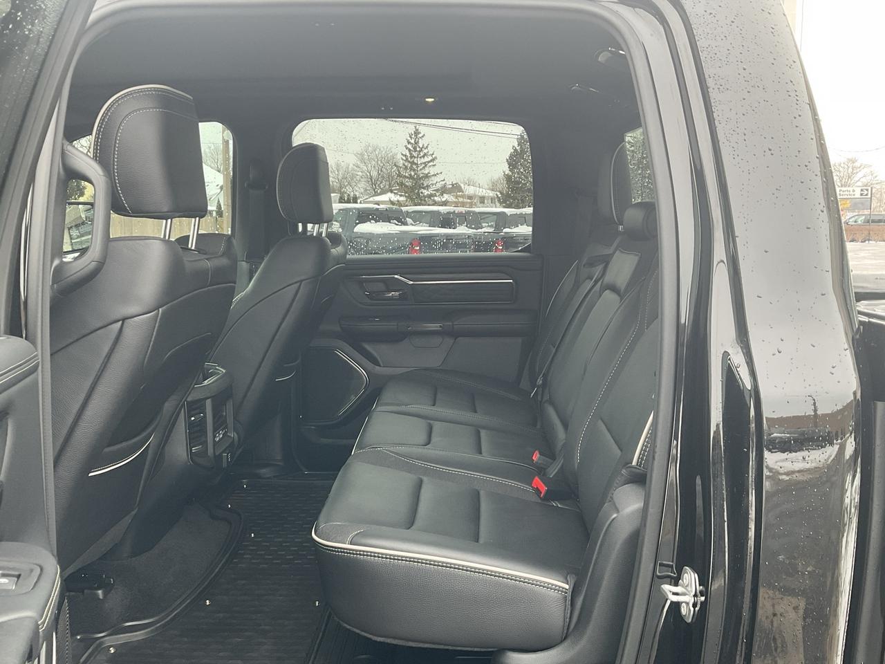 2025 RAM 1500 NAV / H.U.D. / TRAILER BRAKE / PANORAMIC SUNROOF Photo