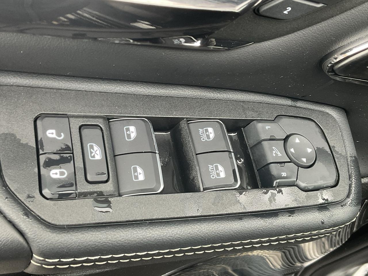 2025 RAM 1500 NAV / H.U.D. / TRAILER BRAKE / PANORAMIC SUNROOF Photo