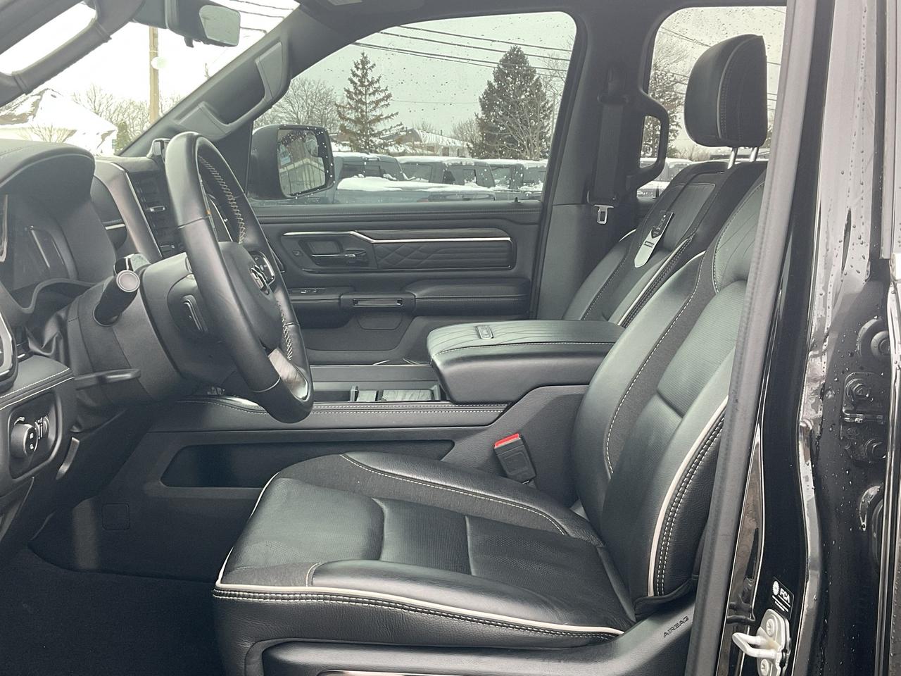 2025 RAM 1500 NAV / H.U.D. / TRAILER BRAKE / PANORAMIC SUNROOF Photo