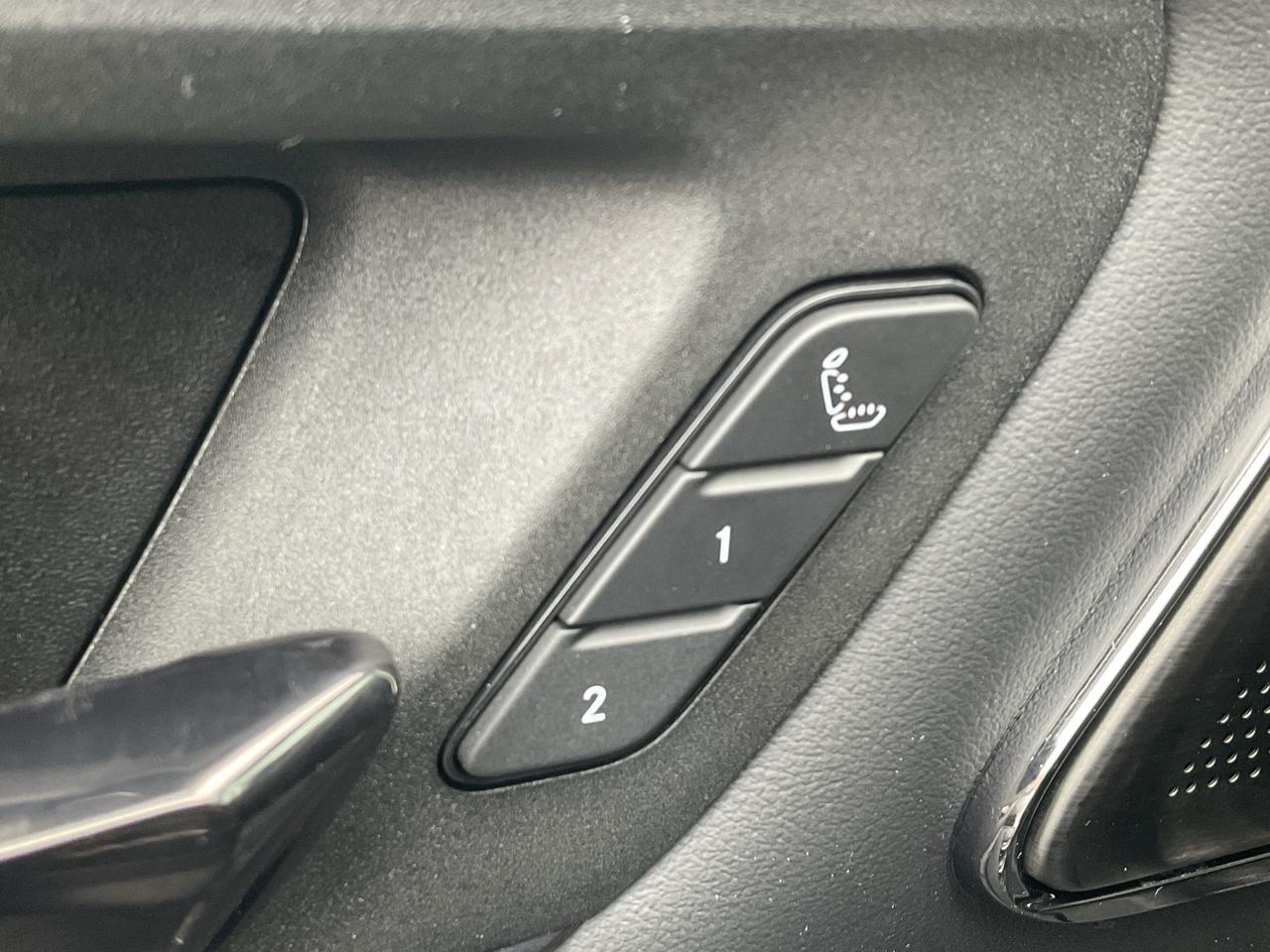 2025 RAM 1500 NAV / H.U.D. / TRAILER BRAKE / PANORAMIC SUNROOF Photo