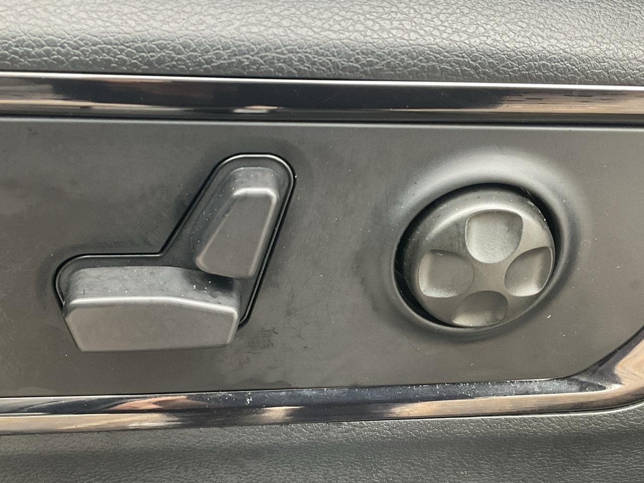 2025 RAM 1500 NAV / H.U.D. / TRAILER BRAKE / PANORAMIC SUNROOF Photo