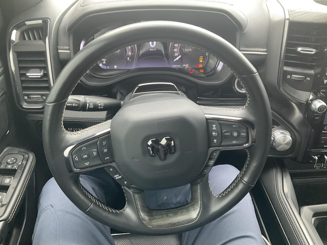 2025 RAM 1500 NAV / H.U.D. / TRAILER BRAKE / PANORAMIC SUNROOF Photo