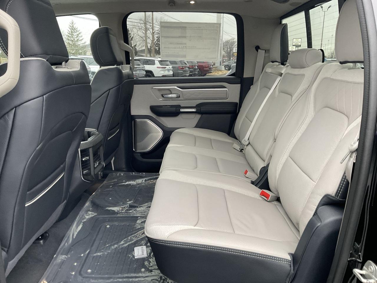 2024 RAM 1500 ELITE PKG / PANORAMIC SUNROOF / TRAILER BRAKE Photo