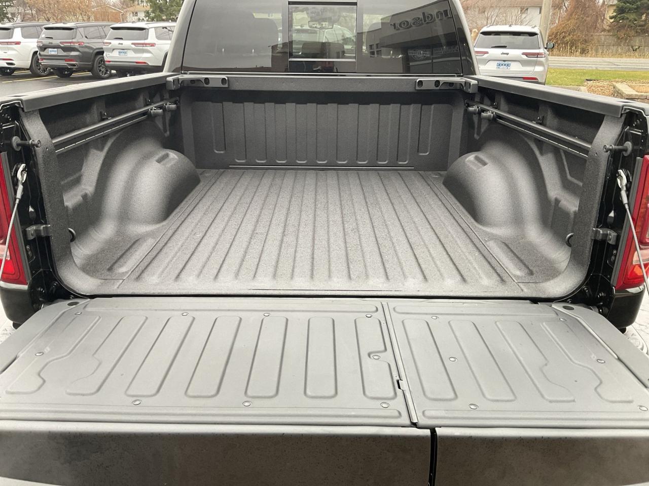 2024 RAM 1500 ELITE PKG / PANORAMIC SUNROOF / TRAILER BRAKE Photo