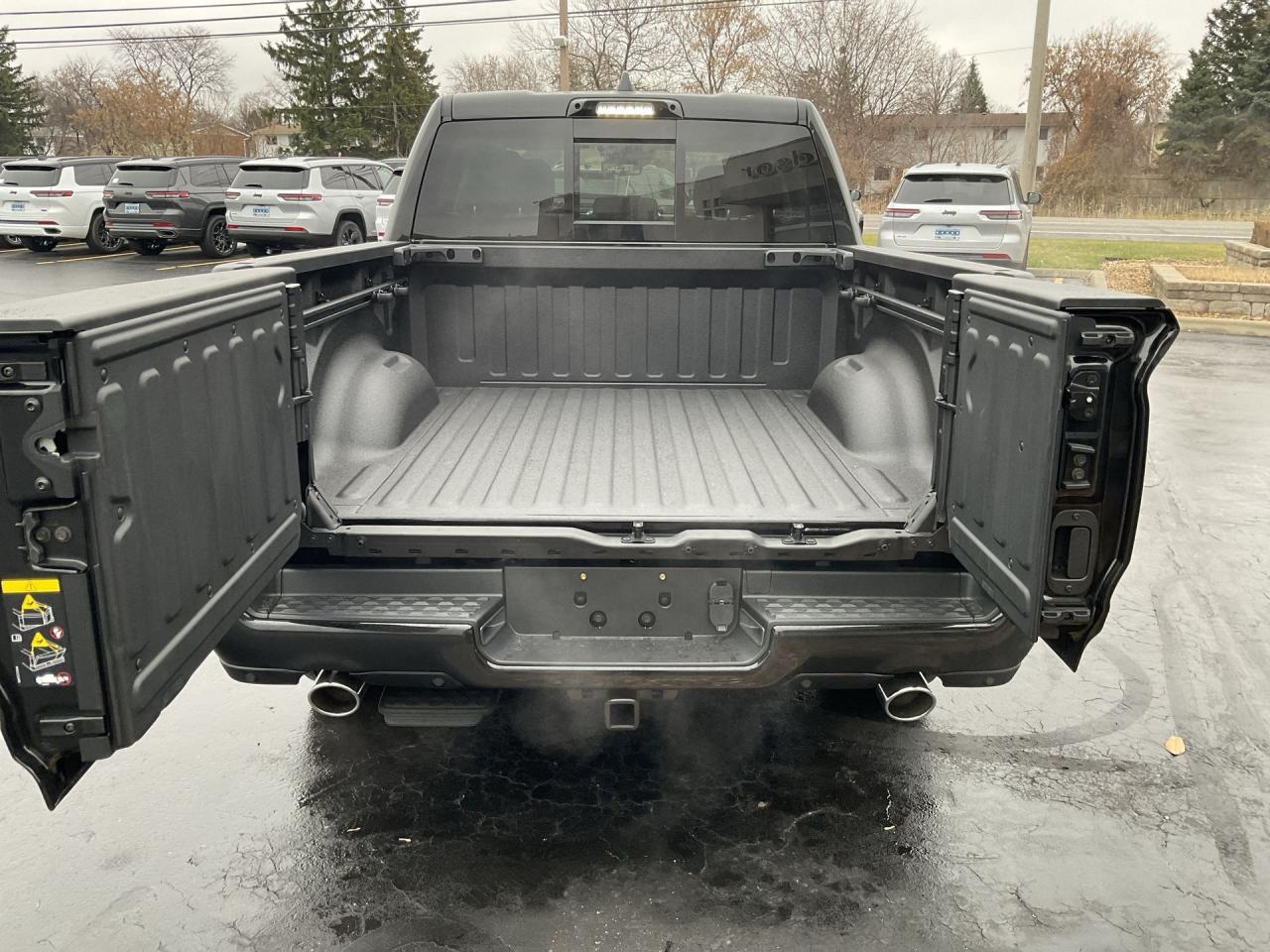 2024 RAM 1500 ELITE PKG / PANORAMIC SUNROOF / TRAILER BRAKE Photo