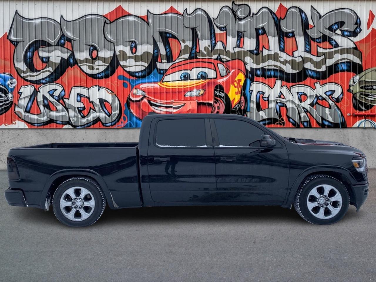 2019 RAM 1500 LARAMIE, LEATHER, PANORAMIC ROOF, REMOTE START!