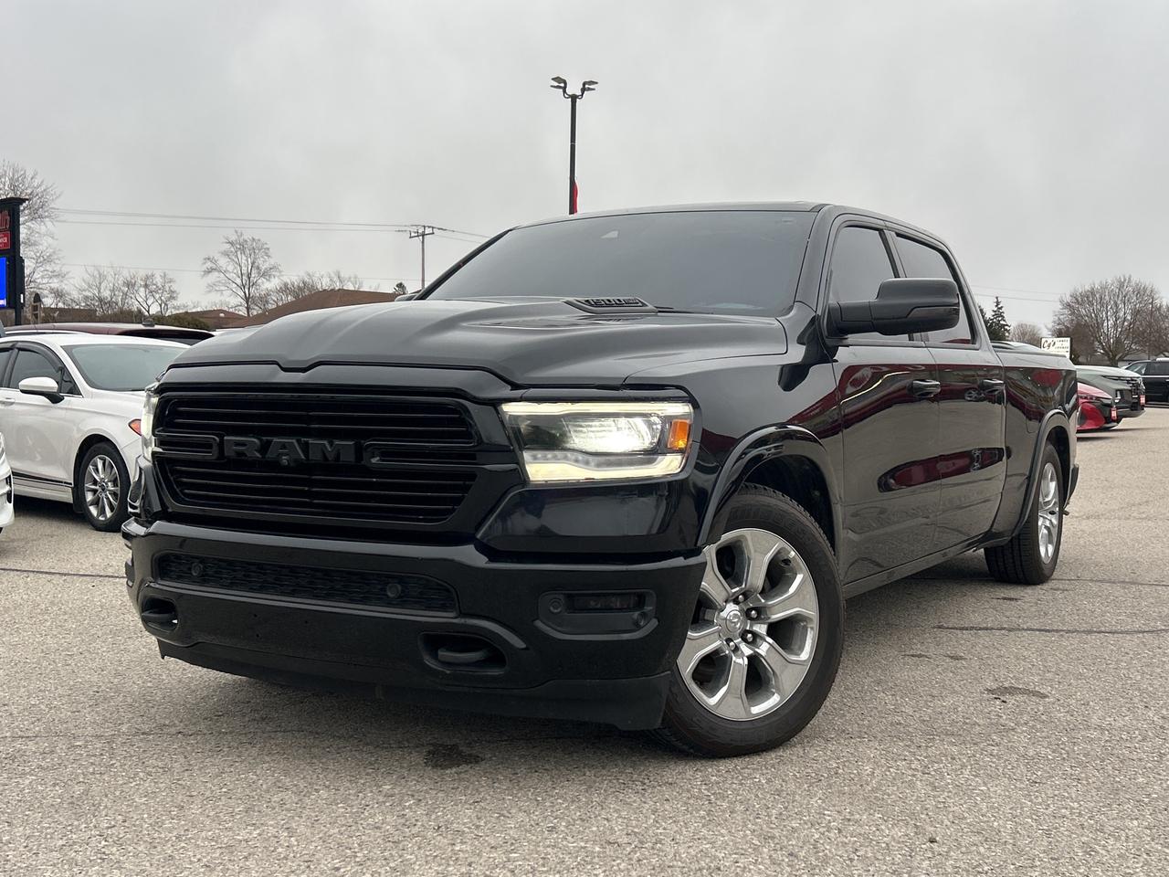 2019 RAM 1500 LARAMIE, LEATHER, PANORAMIC ROOF, REMOTE START! - Photo #2