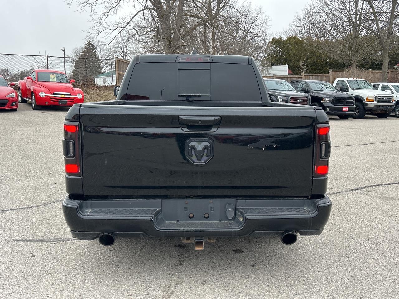 2019 RAM 1500 LARAMIE, LEATHER, PANORAMIC ROOF, REMOTE START! Photo