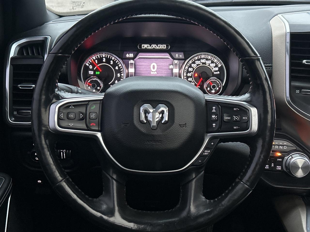 2019 RAM 1500 LARAMIE, LEATHER, PANORAMIC ROOF, REMOTE START! Photo