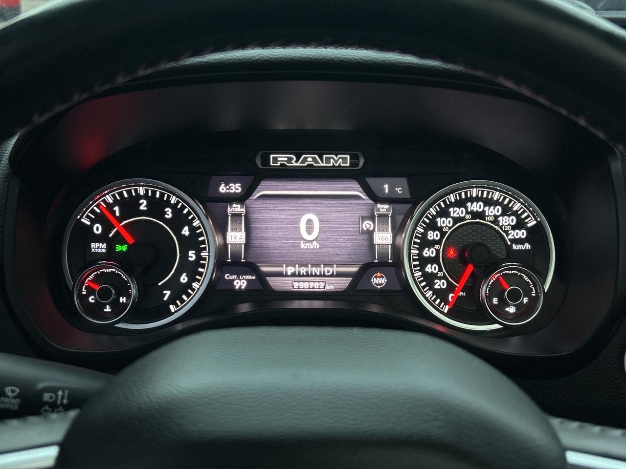 2019 RAM 1500 LARAMIE, LEATHER, PANORAMIC ROOF, REMOTE START! Photo