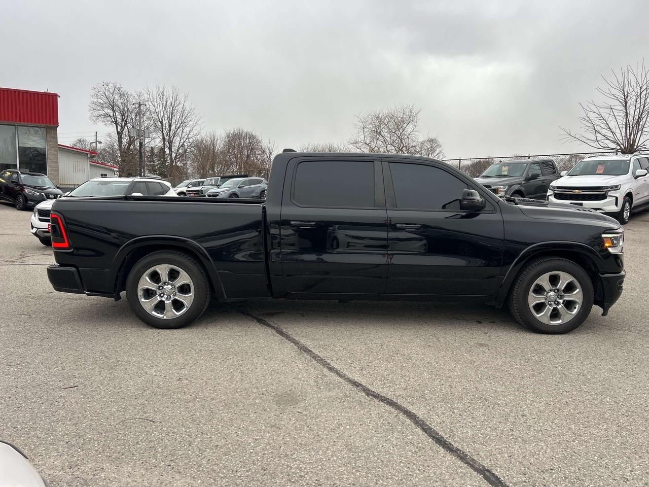 2019 RAM 1500 LARAMIE, LEATHER, PANORAMIC ROOF, REMOTE START! Photo