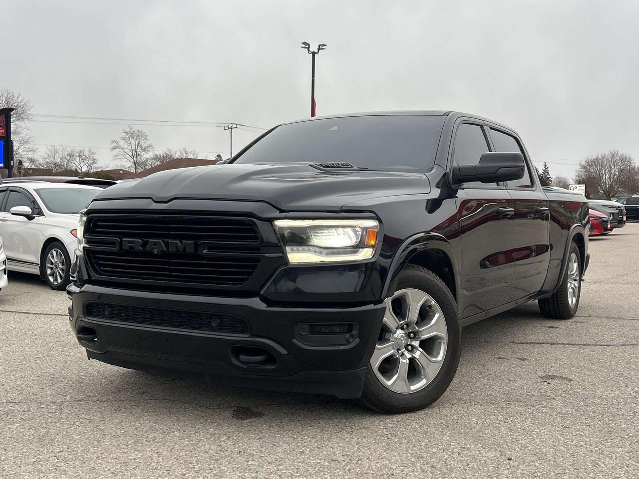 2019 RAM 1500 LARAMIE, LEATHER, PANORAMIC ROOF, REMOTE START! Photo