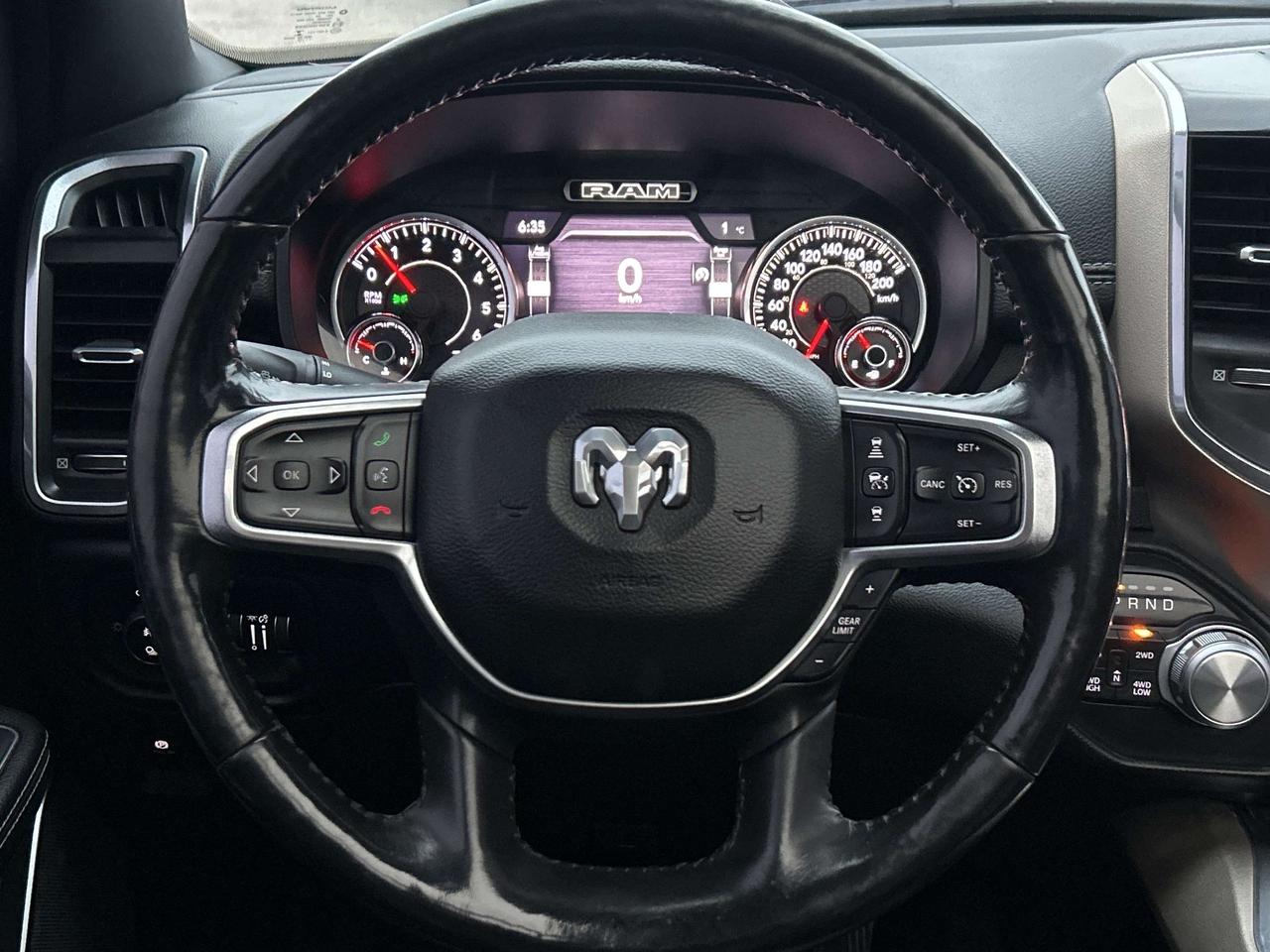 2019 RAM 1500 LARAMIE, LEATHER, PANORAMIC ROOF, REMOTE START! - Photo #15