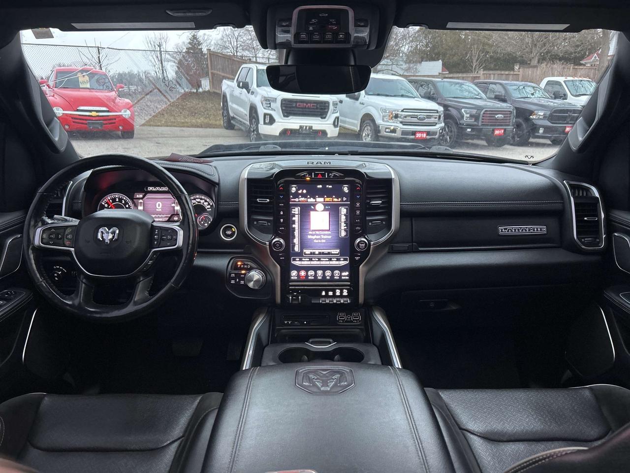 2019 RAM 1500 LARAMIE, LEATHER, PANORAMIC ROOF, REMOTE START! Photo