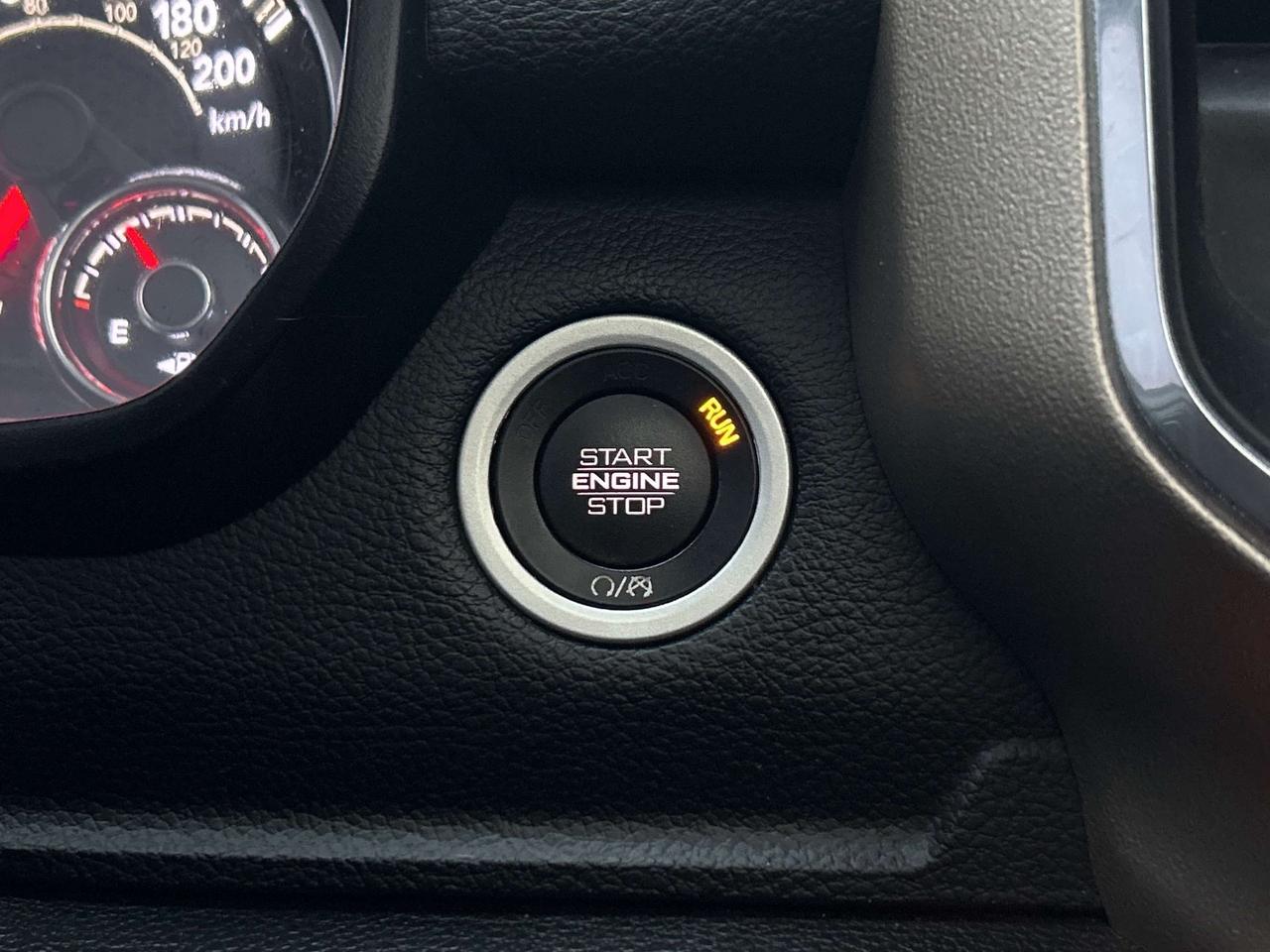 2019 RAM 1500 LARAMIE, LEATHER, PANORAMIC ROOF, REMOTE START! Photo
