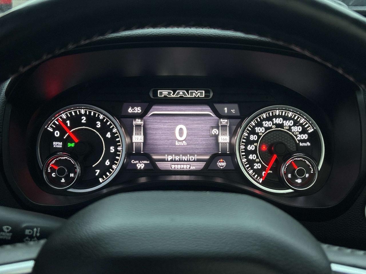 2019 RAM 1500 LARAMIE, LEATHER, PANORAMIC ROOF, REMOTE START! - Photo #19