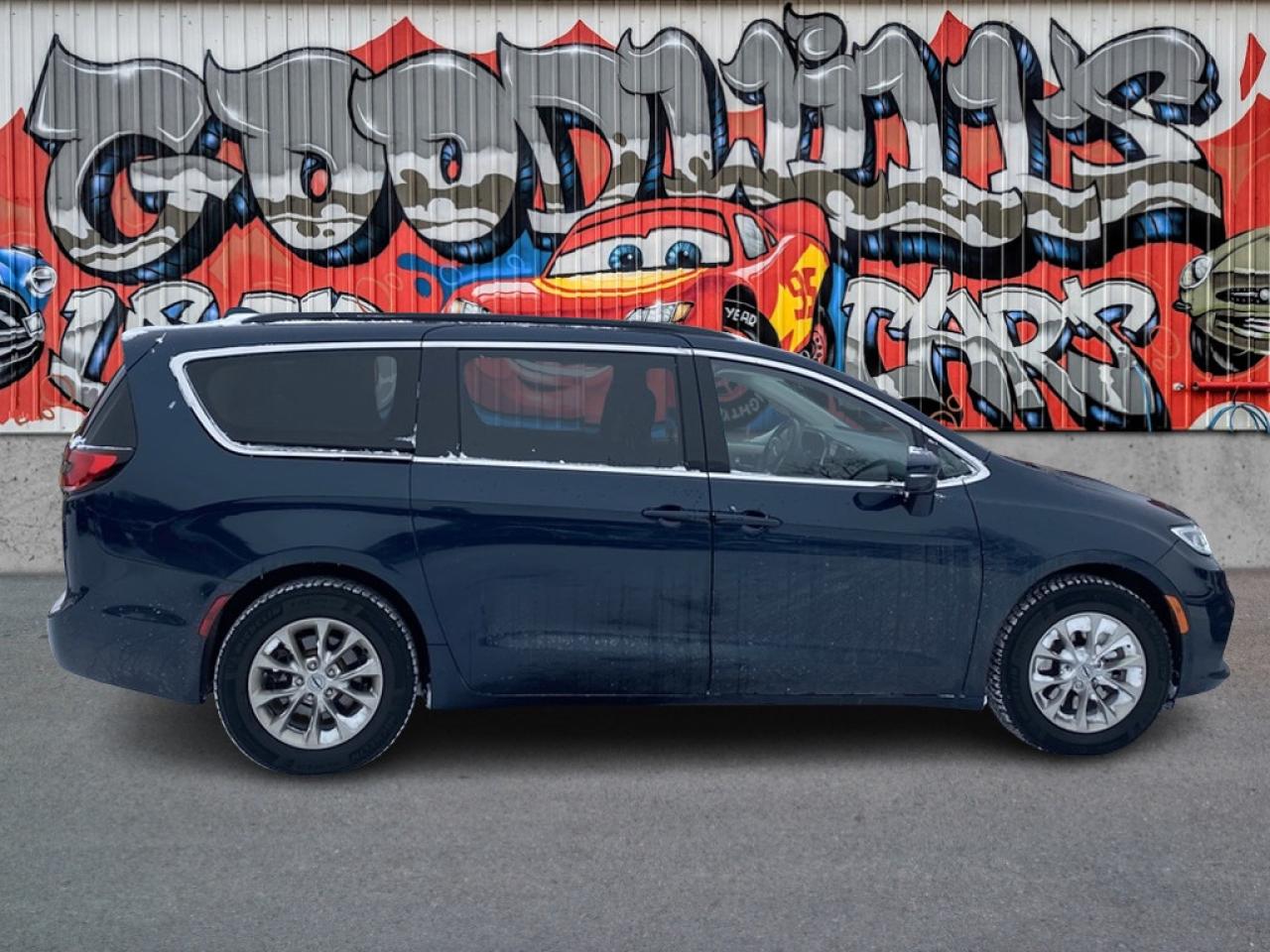 2022 Chrysler Pacifica TOURING-L, AWD, CLEAN CARFAX, REMOTE START!