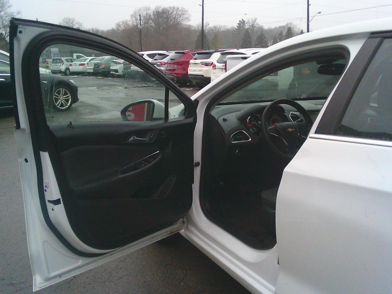 2018 Chevrolet Cruze 4dr Sdn 1.4L LT w-1SD Photo