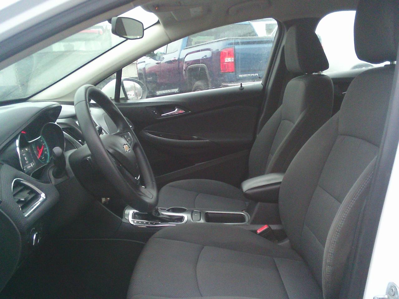 2018 Chevrolet Cruze 4dr Sdn 1.4L LT w-1SD Photo