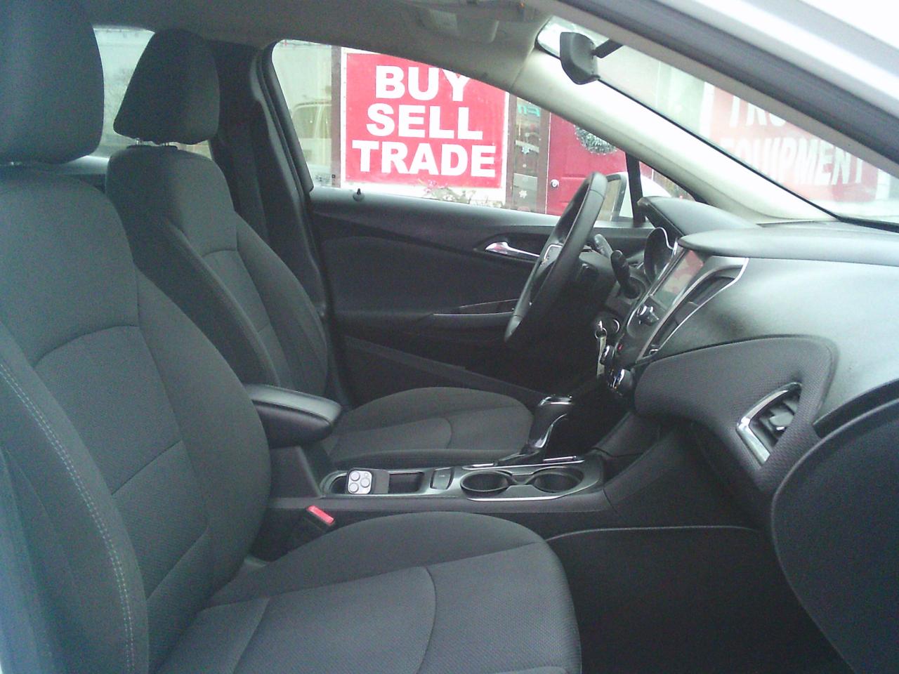 2018 Chevrolet Cruze 4dr Sdn 1.4L LT w-1SD Photo