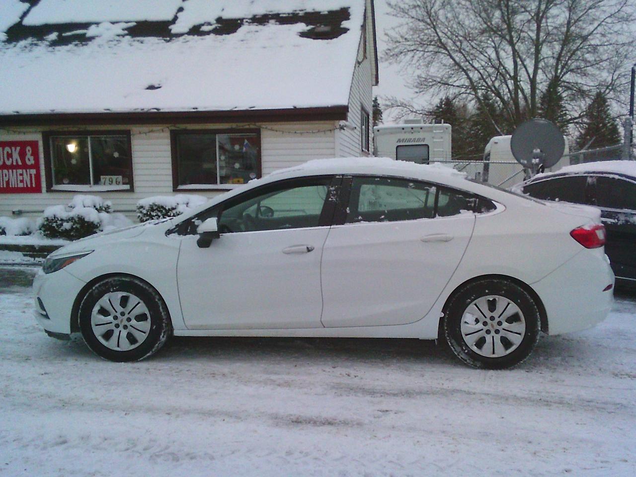 2018 Chevrolet Cruze 4dr Sdn 1.4L LT w-1SD Photo4