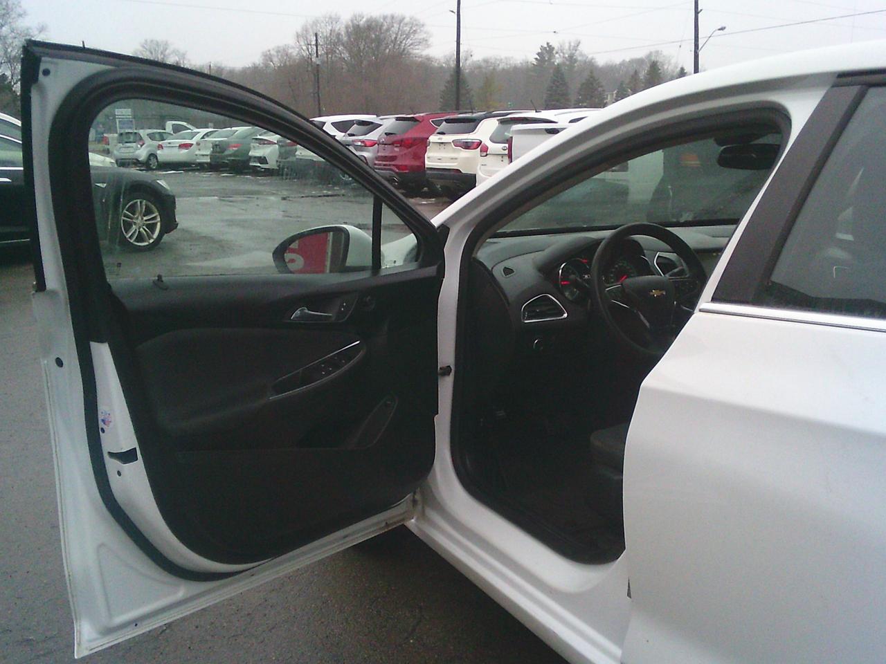 2018 Chevrolet Cruze 4dr Sdn 1.4L LT w-1SD Photo