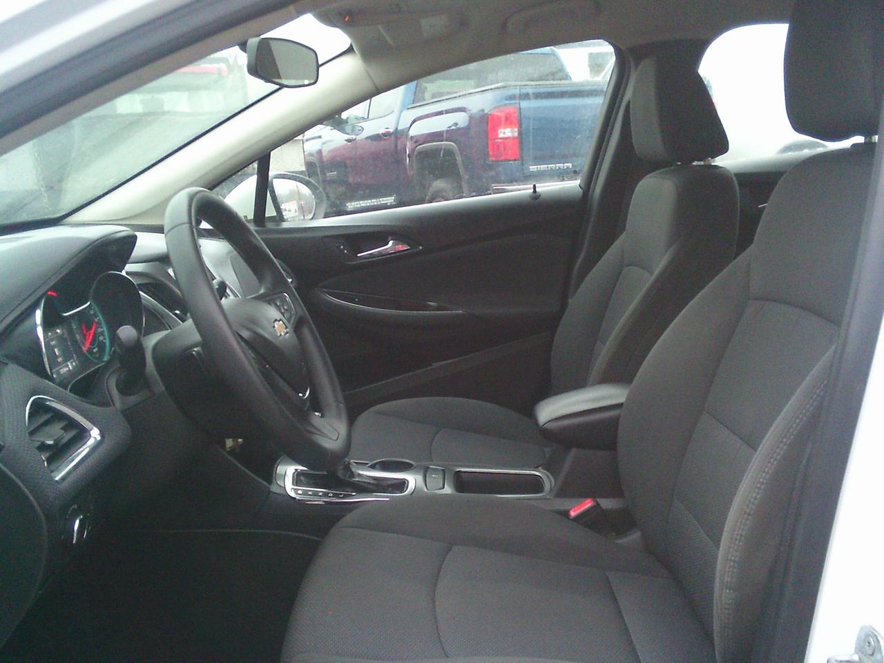 2018 Chevrolet Cruze 4dr Sdn 1.4L LT w-1SD Photo