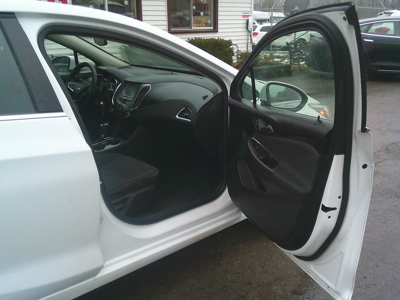 2018 Chevrolet Cruze 4dr Sdn 1.4L LT w-1SD Photo